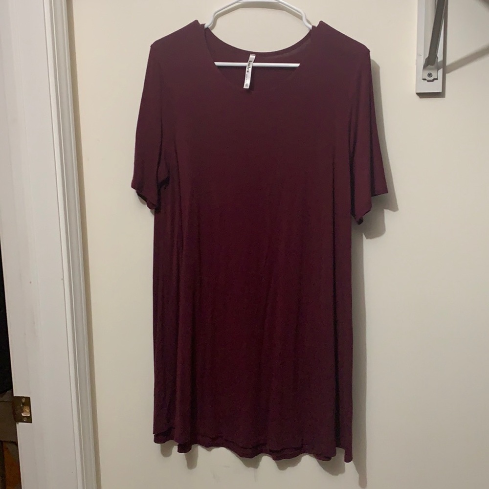 Women’s cranberry short sleeved tunic